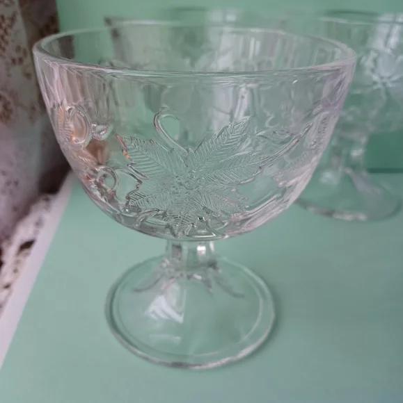 SET OF 4 PRINCESS HOUSE FANTASIA FOOTED DESSERT/SHERBET BOWLS POINSETTIA PATTERN - Picture 7 of 15